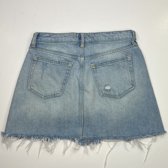 WE THE FREE Distressed Jena Denim Skirt Light Wash Button Fly Mini Skirt Sz 26 - Picture 3 of 7